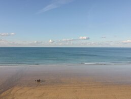 Onshore 6 - Newquay Towan Beach View