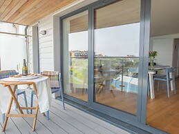 Onshore 6 - Newquay Towan Beach View