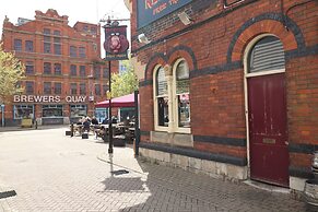 Admiral's Quarter Apartment 4