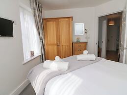 Admiral's Quarter Apartment 4