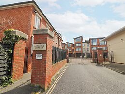 Admiral's Quarter Apartment 4