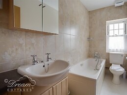 Beach View Apartment 3