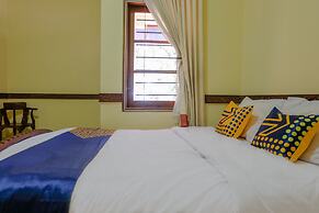 SPOT ON 1767 Villa Anggur Panderman