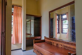 SPOT ON 1767 Villa Anggur Panderman