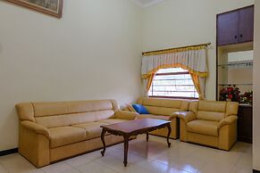 SPOT ON 1767 Villa Anggur Panderman