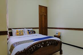 SPOT ON 1767 Villa Anggur Panderman