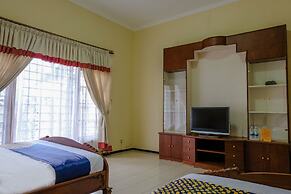 SPOT ON 1767 Villa Anggur Panderman