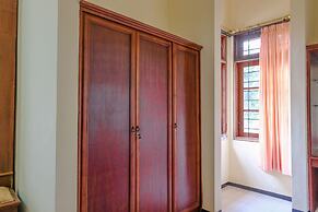 SPOT ON 1767 Villa Anggur Panderman