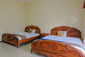 SPOT ON 1767 Villa Anggur Panderman