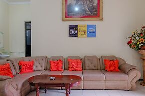 SPOT ON 1767 Villa Anggur Panderman