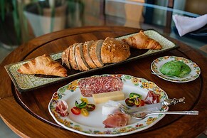 Vineyard Views Country House