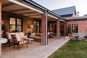 Vineyard Views Country House