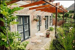 Vineyard Views Country House