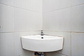 OYO 1932 Srimahi Residence