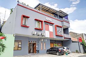 OYO 1932 Srimahi Residence