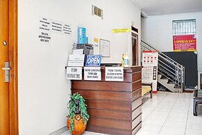 OYO 1932 Srimahi Residence