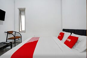 OYO 1932 Srimahi Residence