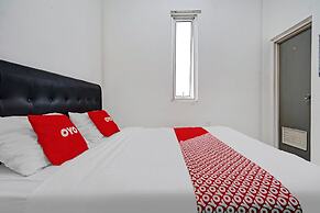 OYO 1932 Srimahi Residence