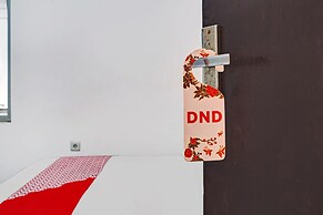 OYO 1932 Srimahi Residence