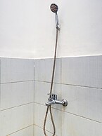 OYO 1932 Srimahi Residence