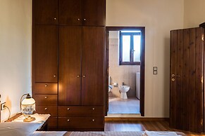 Maro's Village House, Private & Serene Stone Villa