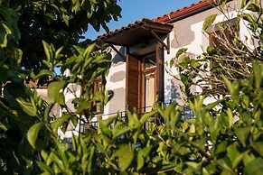 Maro's Village House, Private & Serene Stone Villa