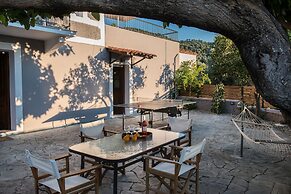 Maro's Village House, Private & Serene Stone Villa