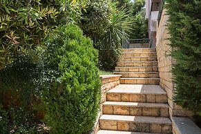 New Stylish Apartment with Sea View