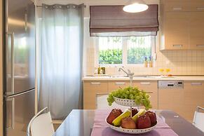 New Stylish Apartment with Sea View