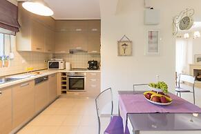 New Stylish Apartment with Sea View