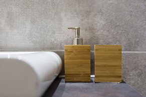 Newly Renovated Stylish Urban Flat