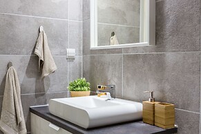 Newly Renovated Stylish Urban Flat