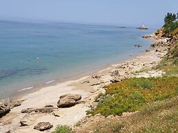 Oikia Eleanthi - Beachfront Garden Home