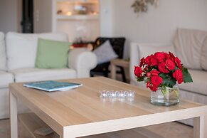 Oikia Eleanthi - Beachfront Garden Home