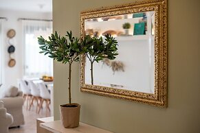 Oikia Eleanthi - Beachfront Garden Home