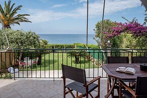 Oikia Eleanthi - Beachfront Garden Home