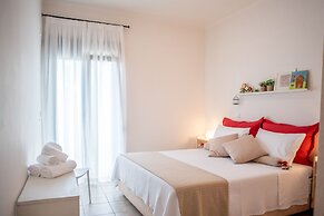 Oikia Eleanthi - Beachfront Garden Home