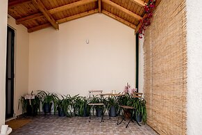 Oikia Eleanthi - Beachfront Garden Home