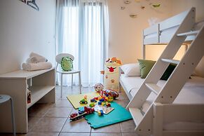 Oikia Eleanthi - Beachfront Garden Home