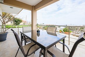 NeSo - Peter's Flat steps to Beach with Great Views