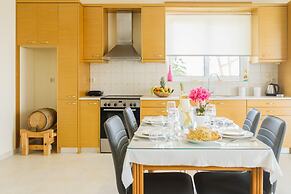 NeSo - Peter's Flat steps to Beach with Great Views