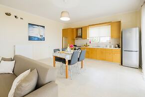 NeSo - Peter's Flat steps to Beach with Great Views