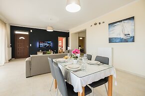 NeSo - Peter's Flat steps to Beach with Great Views