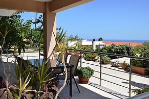 NeSo - Peter's Flat steps to Beach with Great Views