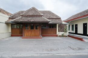 OYO 1700 Danurejan Guesthouse