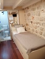 Private Accomodation Linda