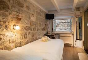 Private Accomodation Linda