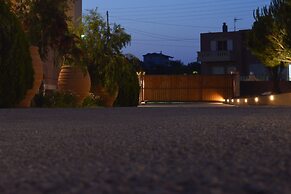 Private Pool Luxurious Villa with Parking & BBQ