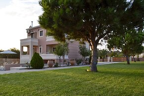 Private Pool Luxurious Villa with Parking & BBQ