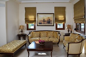 Private Pool Luxurious Villa with Parking & BBQ